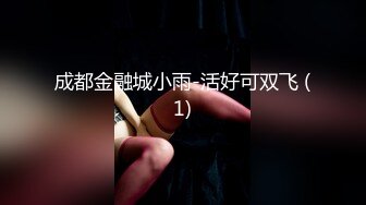 牛B大神路边小店抄底大长腿少妇 骚货竟然没穿内裤 镜头都差点贴到她的B上去了！