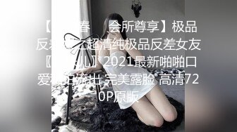 大半夜先洗澡刷牙，再和男友酒店里面白虎蝴蝶逼道具调教，矿泉水洗逼