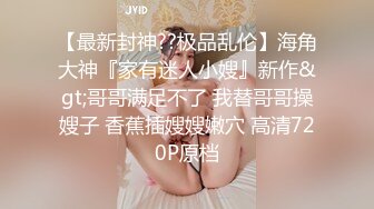 监控深夜偷拍门口的一对狗男女