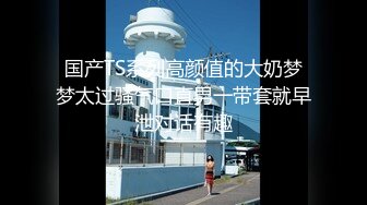 国内厕拍大神TK哥潜入某大厦女厕偷拍白领姐姐尿尿同伙守候在楼梯走廊拍脸