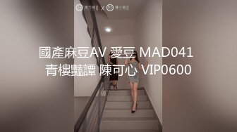 最新重口网红嫩妹艾儿.秀.DV.原味制作高跟性感吊带蕾丝裙淫声浪语丝袜同时塞入屁眼和骚B里在用振动棒自慰