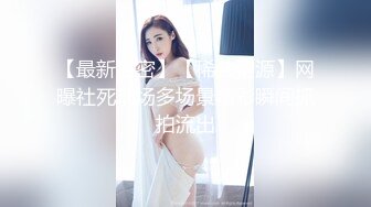 网红女神全裸摆弄各种姿势，翘起屁股掰开美穴，手指扣弄流了好多水