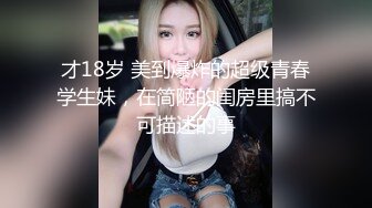   网约骚女激情4P，一男三女镜头前的淫荡，沙发上揉奶玩逼，轮草三女激情抽插，淫声荡语不断