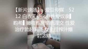   近日刚播短发气质美女酒店开房和炮友激情，拔下内裤黄瓜插穴，吸吮舔屌特写视角后入