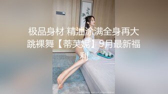 网吧里的小骚货全程露脸跑到公共卫生间里自慰，直接骑在马桶刷手柄上玩逼，嘴里叼着内裤坐插假阳具呻吟续