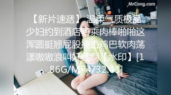 很卡哇伊人畜无害的萝莉学生妹才18岁，贫乳飞机场 纯天然白虎，美眉第一次见到这么大的鸡巴